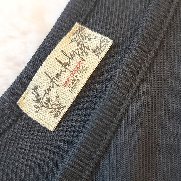 Free People Black V-Neck Slouchy Camisole. Size Small - Picture 2 of 4
